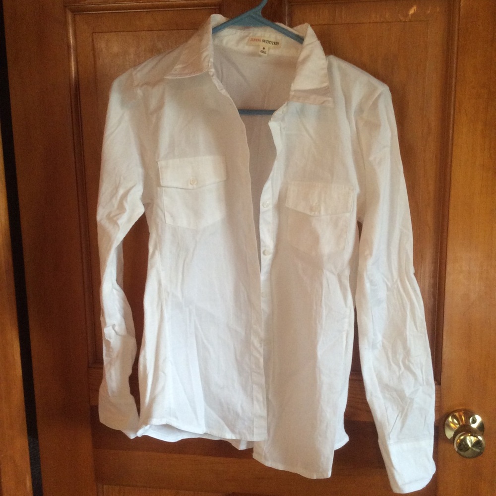White button down stretch top medium